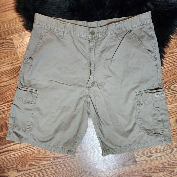 Men's Tan Wrangler Cargo Shorts Size 38 - Picture 1 of 4